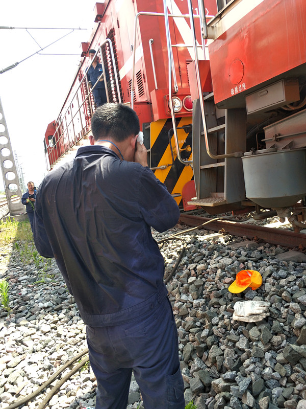 28.戰(zhàn)高溫 斗酷暑-張彥明(三等獎(jiǎng))_副本.jpg